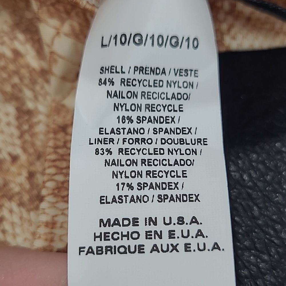 NWT Vitamin A Remy Rashguard Top - Picture 8 of 10